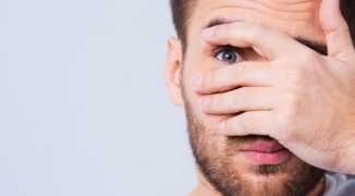 Надоедливые синяки под глазами: причины и лечение у мужчин