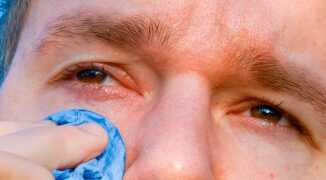 Как и чем промывать глаза при конъюнктивите