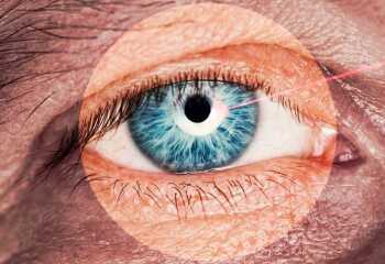 Почему происходит отслоение сетчатки глаза? Операция по восстановлению зрения.