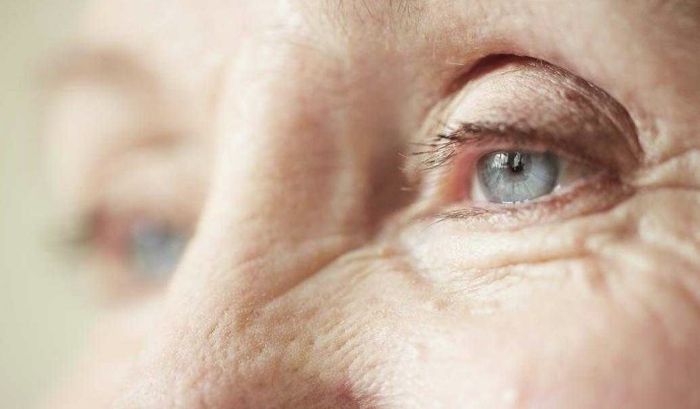 Глаза пожилой женщины