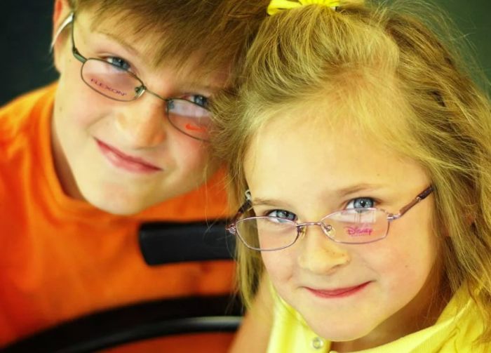Детки в очках для коррекции зрения 